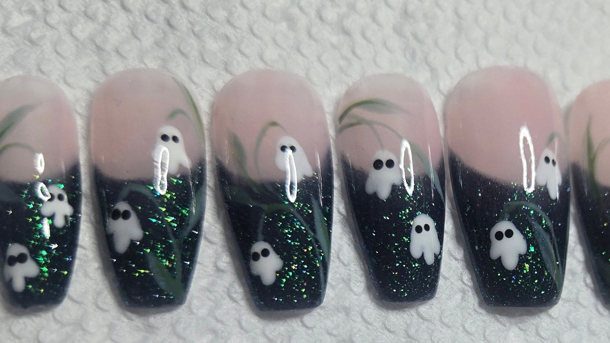 Blooming Ghost | Press-On Nails
